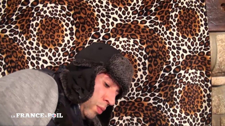 French BDSM: Uma madura madura recebe seu cu martelado por um jovem...