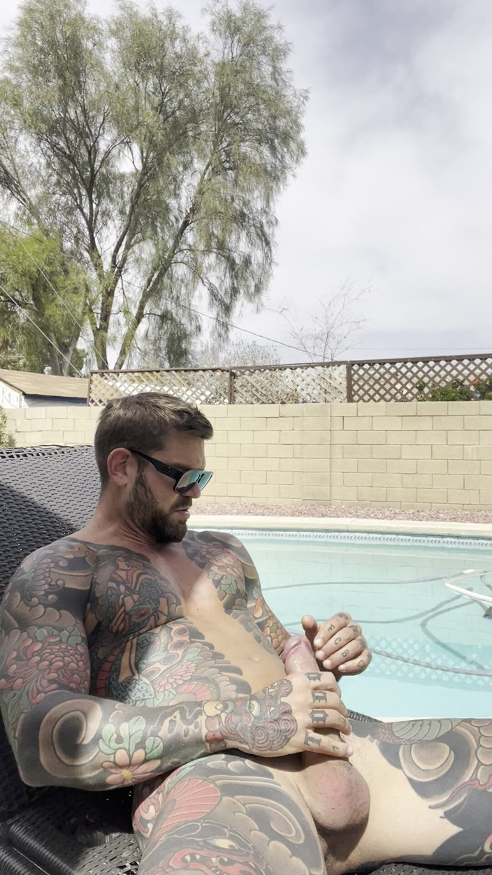 Juan Lucho Gay: Straw in the Garden While Neighbor Spies