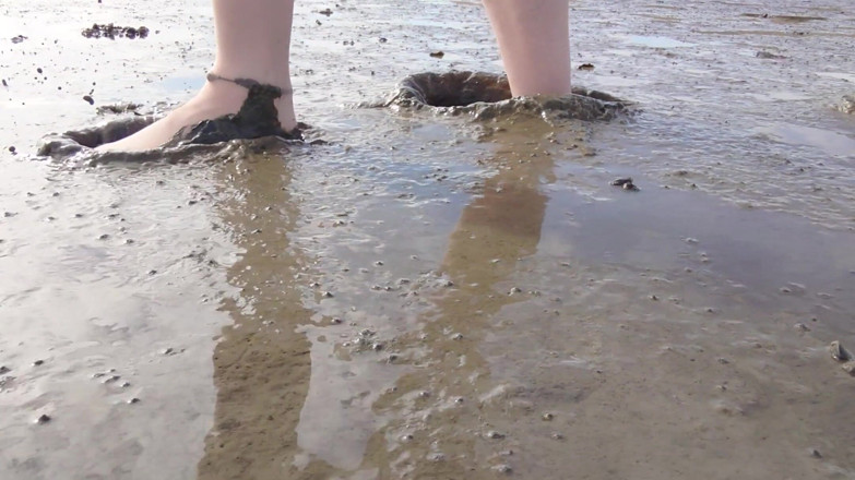 Footfetish: Em Meias Finas No Mar De Wadden De Wangerland