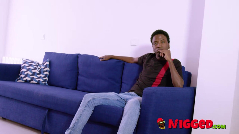 FAKings Black Fix: Vrouw Met Klein Lichaam En Deep Throat Neukt Enorme Zwarte...