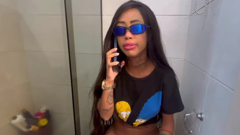 Mirellaoficialx: Cocu aime voir sa femme le donner à un black bien...