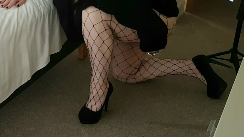 Movies by Louise: Ukazování v Síťovaných silonkách 2