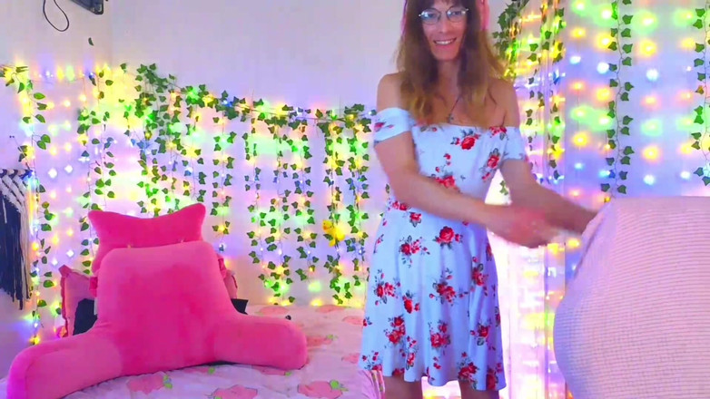 Bella Roar: かわいいプリンセスは私の中にあなたのミルクを必要としています