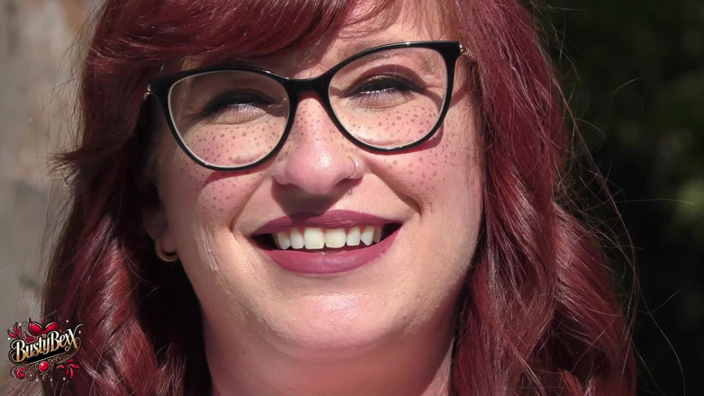 Busty Bexx: Casting Soffa Slampa