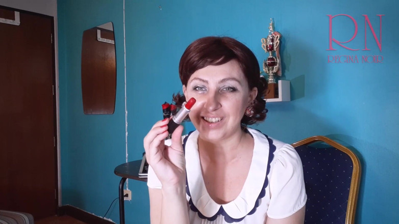 Regina Noir: Baisers de rouge à lèvres, taquinage par Regina Noir. Je vais...