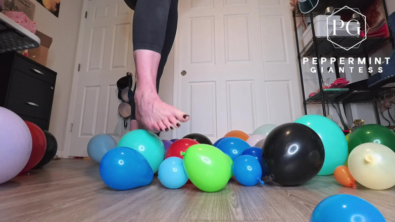 Peppermint Giantess: Giantess Non-pop Balloon Squish Asmr | Squeaky Feet &amp; Hands, Slow Smushing,...