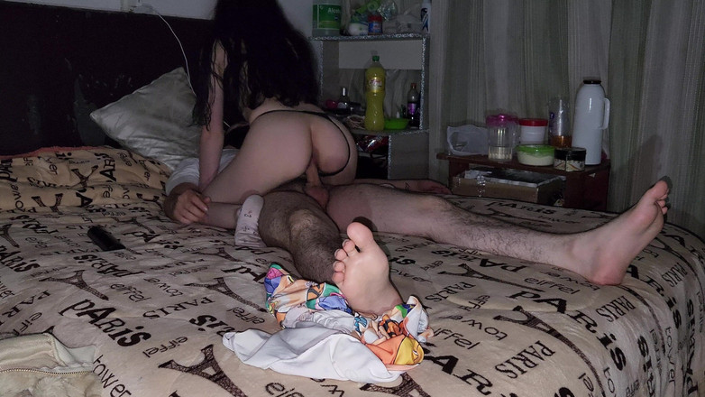 Jopy sex: Üvey kız kardeşi bütün gece sikişmek için iç çamaşırına giriyor