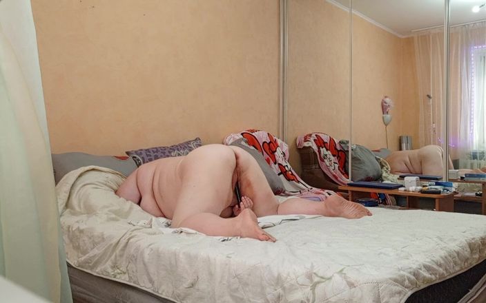 Zona901: Namorada com bunda grande masturba sua buceta peluda