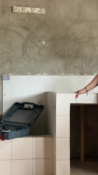 Saya tiba di tempat kerja saya dan saya melihat bahawa isteri seksi bos saya datang mencadangkan untuk membiarkan saya bercinta dengan zakar saya yang besar dan kaya dan keras