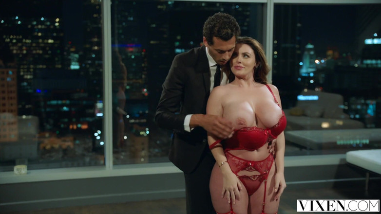 Vixen: Vixen Sophie Dee tamamen doyumsuz ve hayatının sikini alıyor