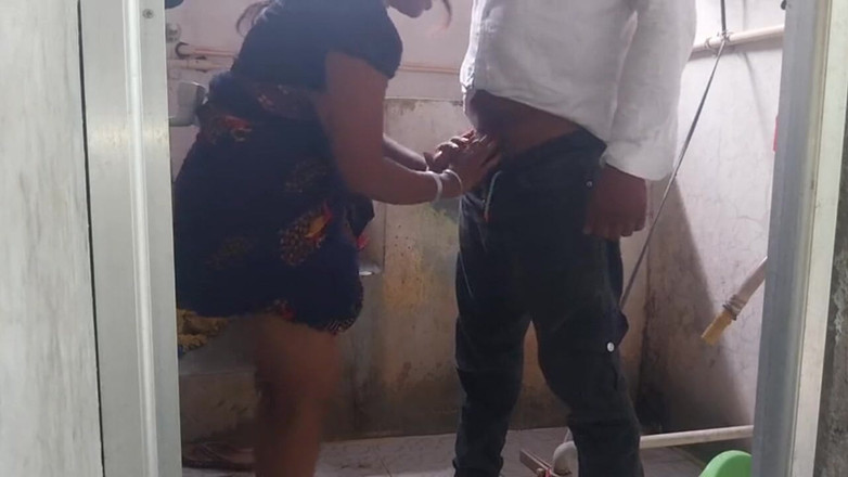 Busty mom: Indian Desi Bhabhi Chudai Video for Her Bur Me