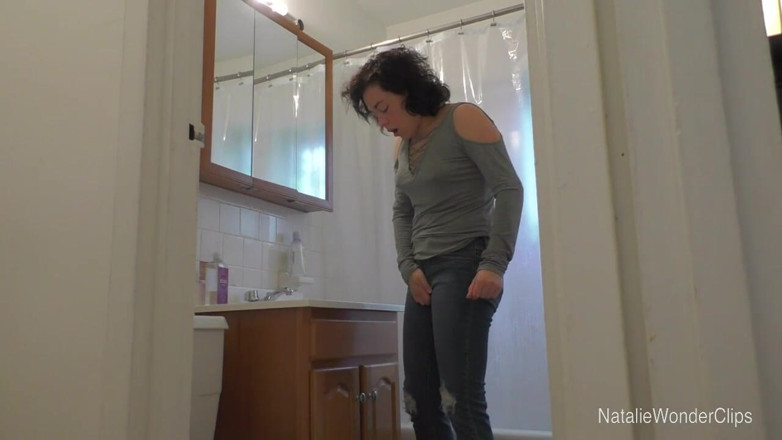 Natalie Wonder: Verwandelt in eine frau - pinkeln mit seinen neuen weiblichen teilen