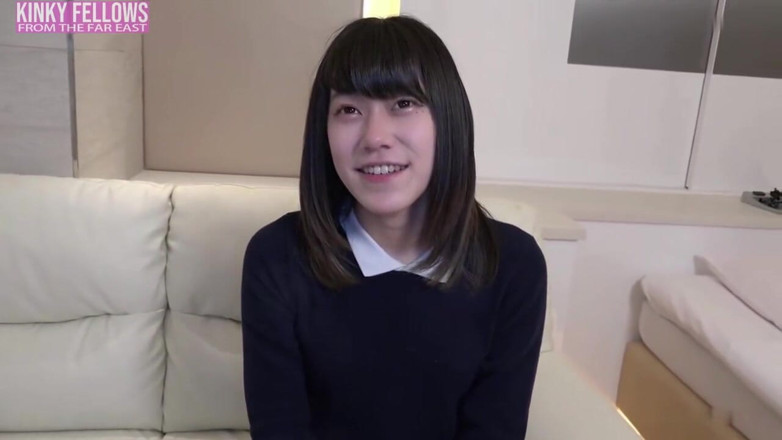 Cheaters Japan: 背が高く、細身で脚が長い美女で、内気で経験が限られている彼女が、初めての生の中出しの瞬間を語る