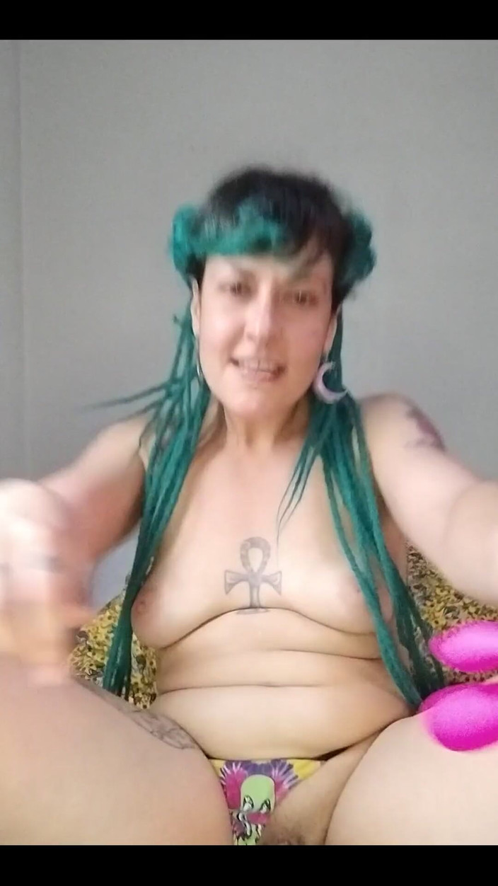 MariLou Moreira: Смотри, я действительно кончаю с моей задницей подключен.