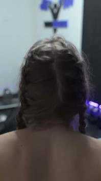 Tělocvična POV - Trenér šuká moji chlupatou kundičku po cvičení