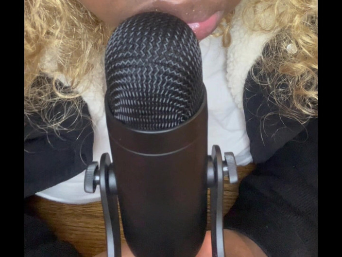 Anye Meshell: Asmr Kisses &amp; Jilat!