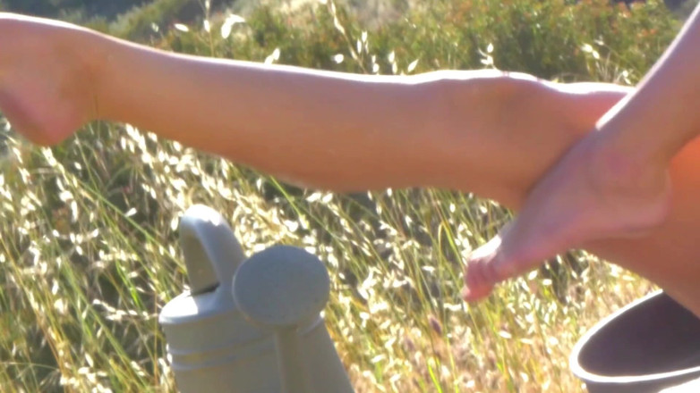 Leon Lambert Girls Twerk Parties CFNM: Blonde masturbating outdoor