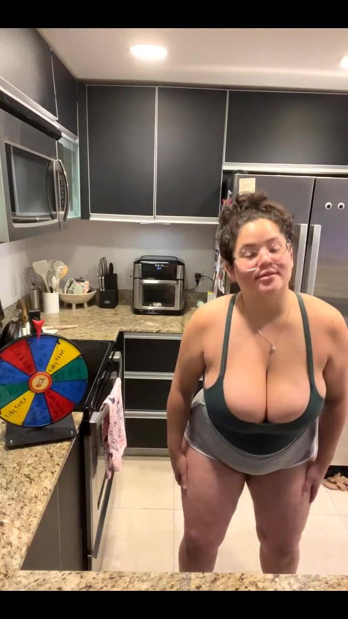 Dani Valentina: スピン・ザ・ホイール