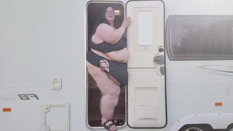 SSBBWLadyBrads: Caravana pequeña puerta parte 2