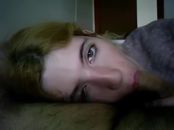masked woman: Joven rubia con chupa polla con amor y recibe una...