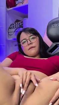 Pinay solo-masturbation und kitzler-spiele