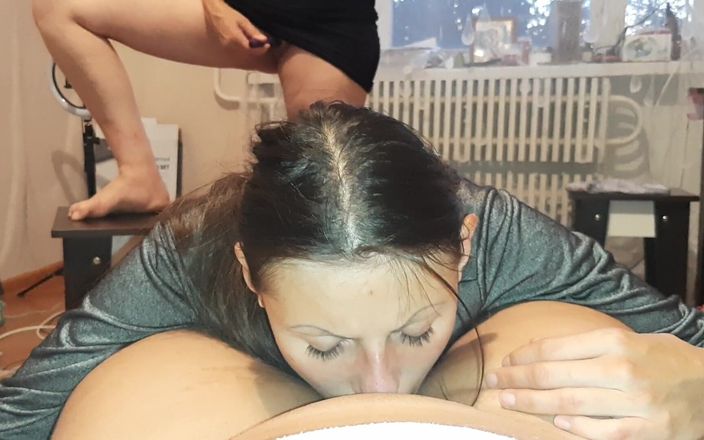 Lesbian-illusion: Pacarku lagi asik masturbasi pakai vibrator