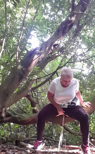 Uk Joolz: Chycen krátce na procházce v lese ... Prostě to muselo nechat!