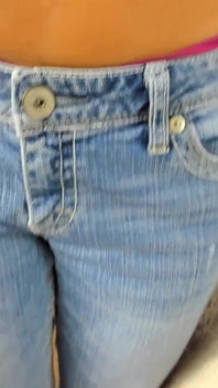 Jess ryan si tante seksi dengan jean wearin warna biru