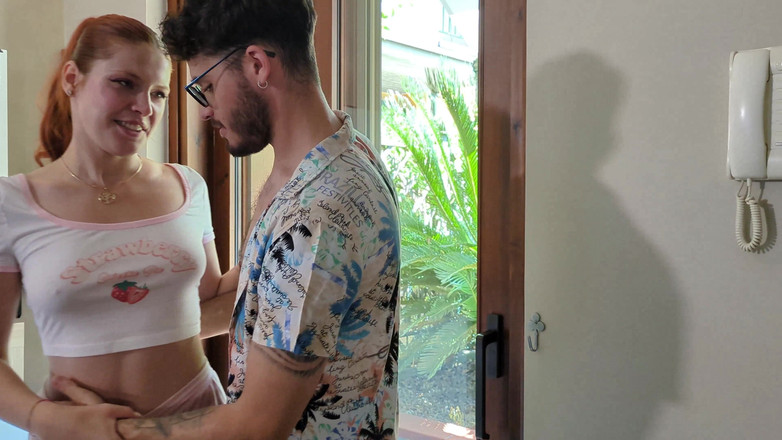 Mira Love: Ma voisine nymphomane m’invite chez elle et se fait baiser...