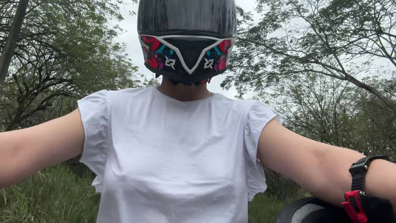 Sweetfantasy131: बिना ब्रा के मेरी पसंदीदा दीदी ग्राहक को उठाया!