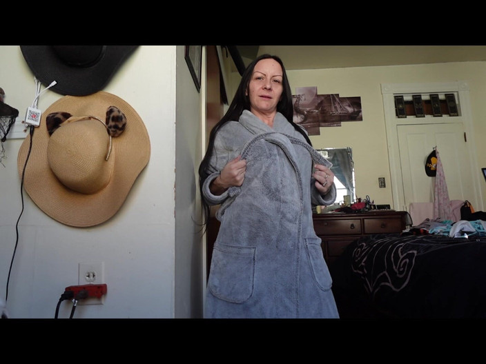 Raven Willow: Fuzzy Robe plaagt