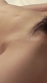 Chlupaté dívky Jap Scéna-4_busty chlupatá japonská dívka Haruna Nakayama ošukaná velkým robertkem