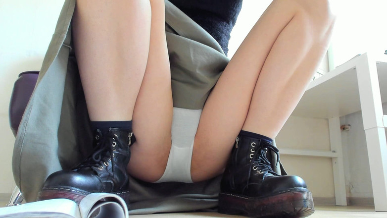 Rarible Diamond: Довга спідниця і брудні чоботи