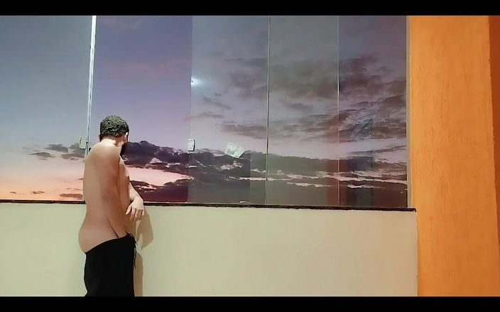 Marcosninfo: Der Student zeigte sich auf dem Balkon des neuen Hauses...