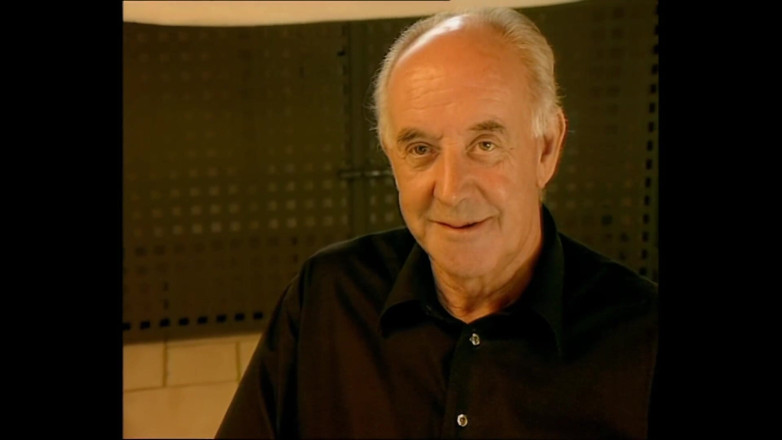 Cinema X: 阴户紧致的年轻健美黑发女郎被大鸡巴插菊花