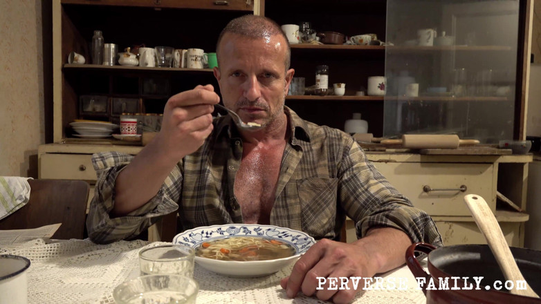 Perverse Family: Sapık 23 (2. sezon): Charlie'nin kızı