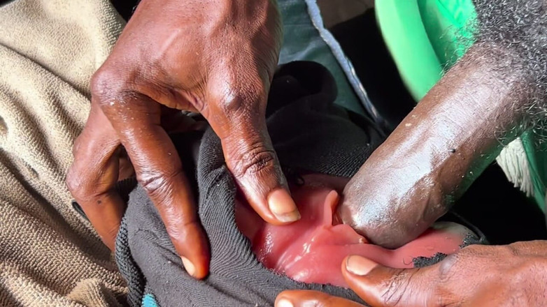 Bangcum8: Chatte très profonde, une salope totale fait vibrer une énorme grosse...