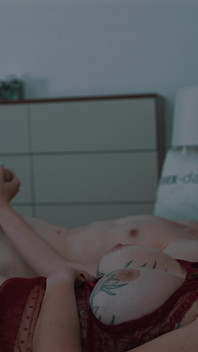 Madrastra Esperando Marido, Pero Comparte Cama Con Hijastro Hasta Enorme Facial Después De Semen Inesperado Dentro