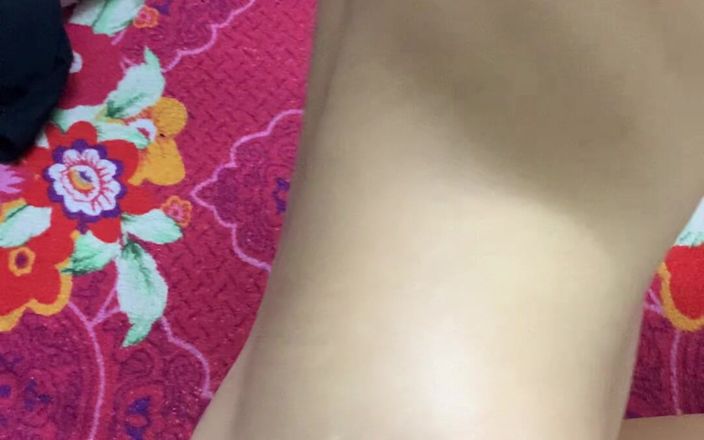 Komal sexy studio: Zobacz, jak się rozbieram powoli i dotykam każdego calu mojego...