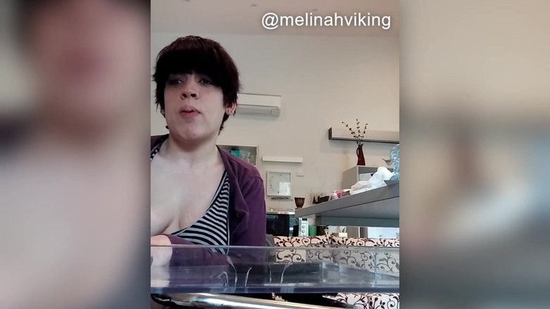 Melinah Viking: 私と一緒に家でオナニー