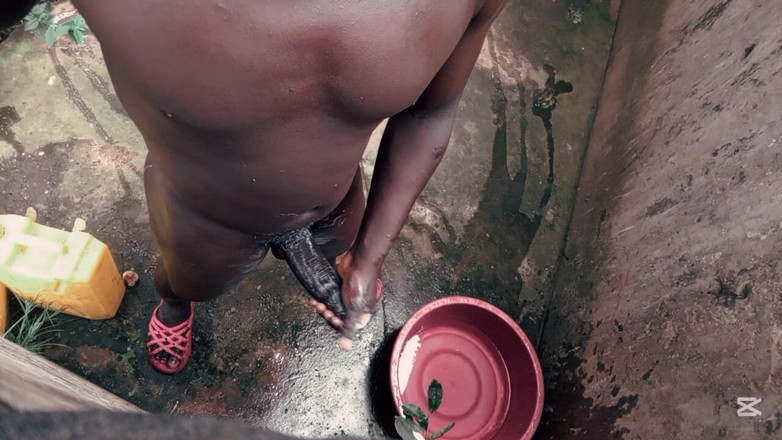 Hongi: Il ragazzo nero sa come gestire il suo grosso cazzo