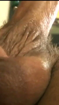 Três pedaços musculosos compartilham intensa orgia cheia de porra