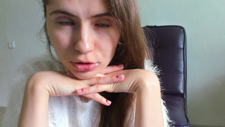 Rarible Diamond: Руки под подбородком