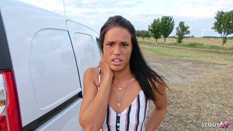 Scout69: Secretară latino germană zveltă cu piele maro păcălită să se...