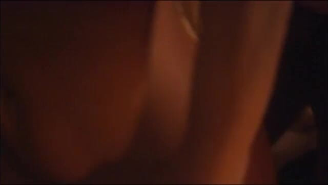 Tight little babes: Dvě sexy holky, které sdílejí péro svého šéfa