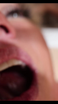 Deepthroat dan kongkek yang melampau bertukar menjadi pesta pancutan mani