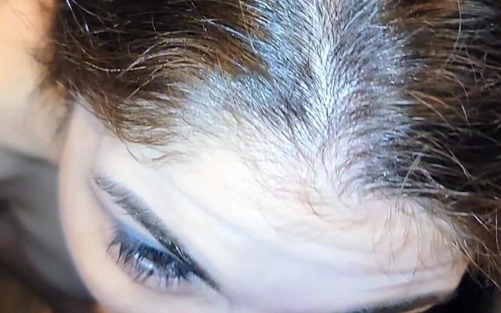 Annalee Blue: Tante amatir asli lagi asik bersenang-senang