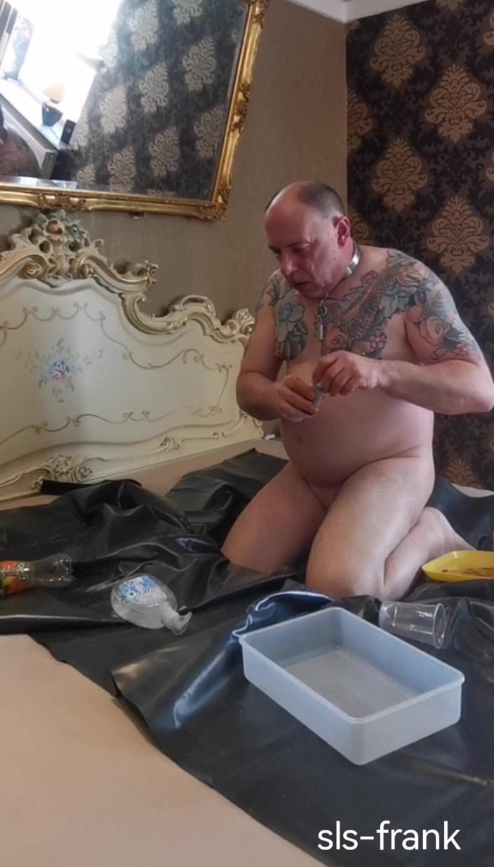 sls-frank: Sls-frank Fun in Bed with Fist Dildo