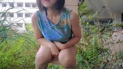 Mayumi Kanzaki: Outdoor-exposure and Peeing