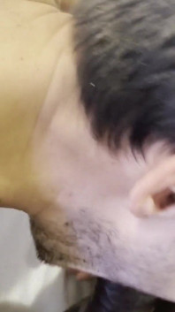 Twink домінує красивий м'язистий чувак - частина 1